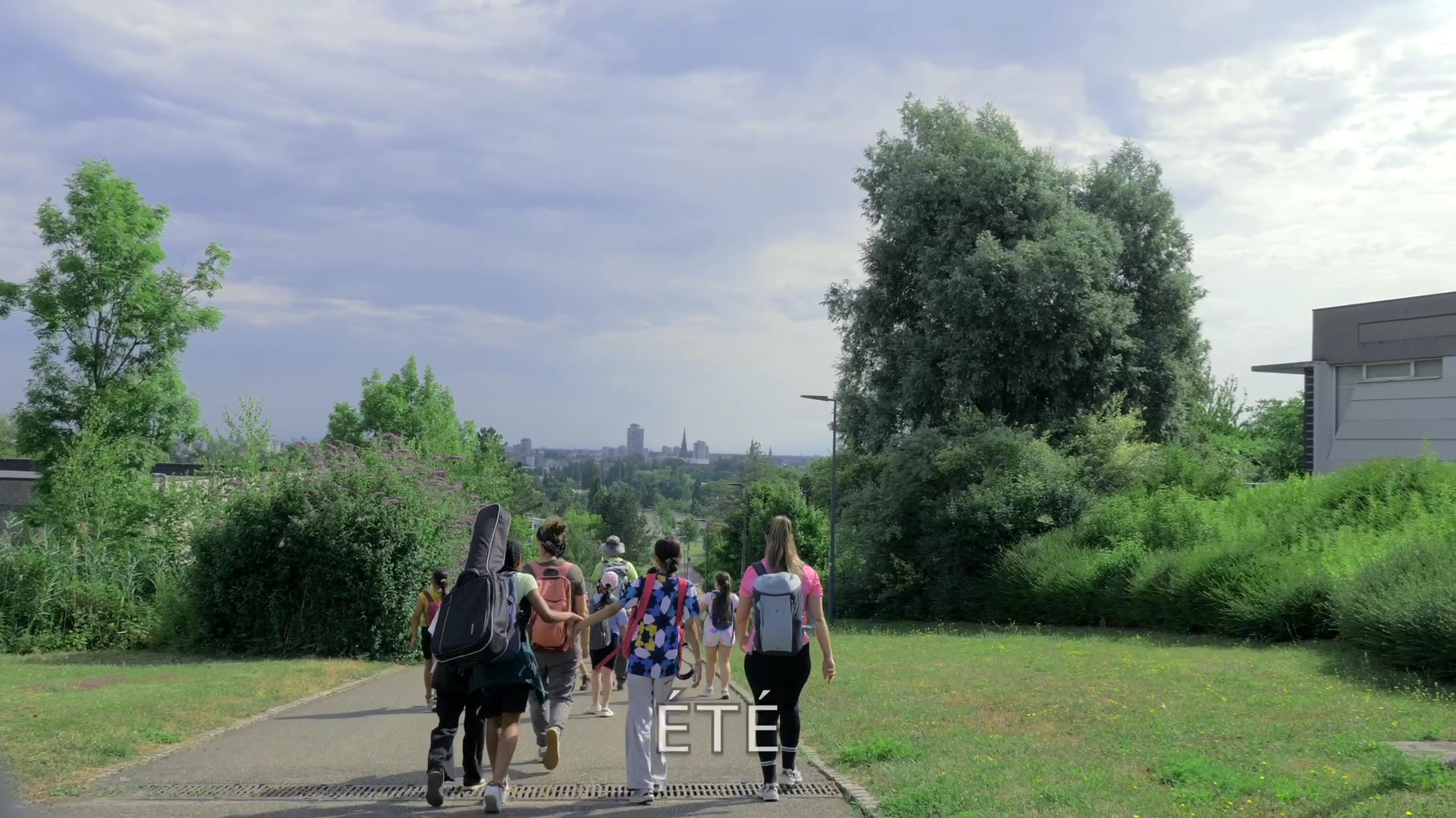 Classe d'enfants scolarisés dans des zones boisées de la ville de Mulhouse.